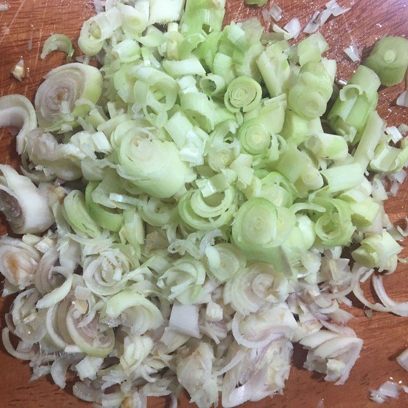 Step 1 Prepare the ingredients for Lemongrass Chili Chicken