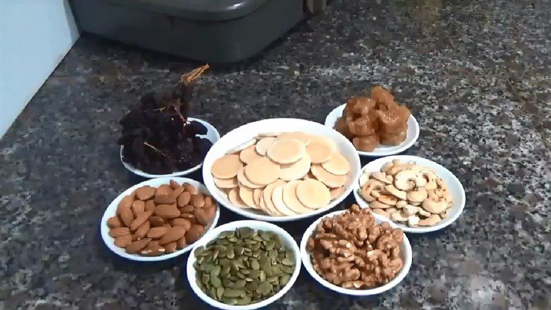 Ingredients for the dish of cashew nut cake