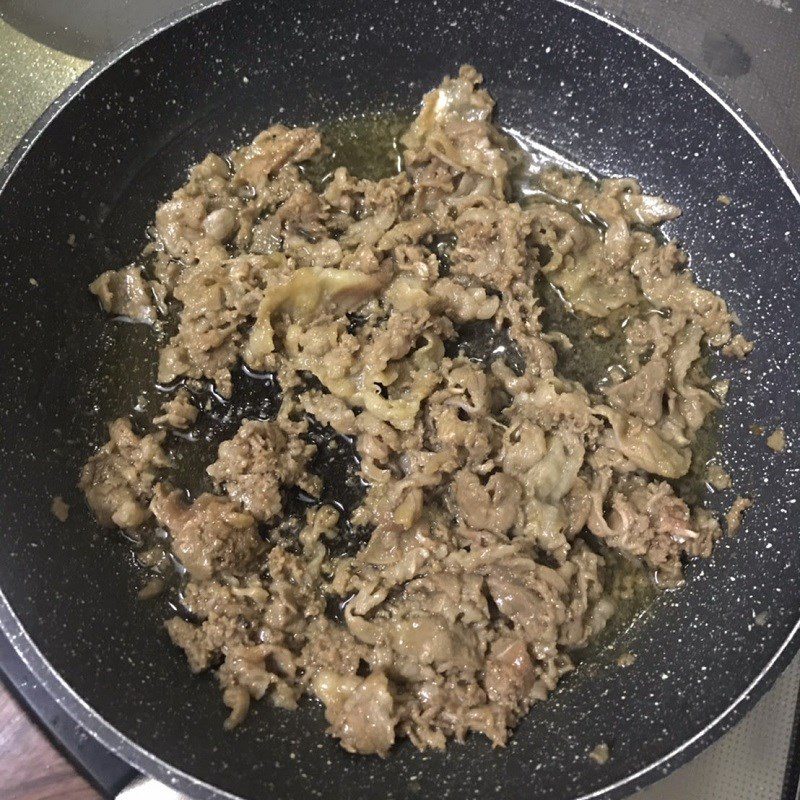 Step 2 Marinate and stir-fry the beef Sprout beef salad