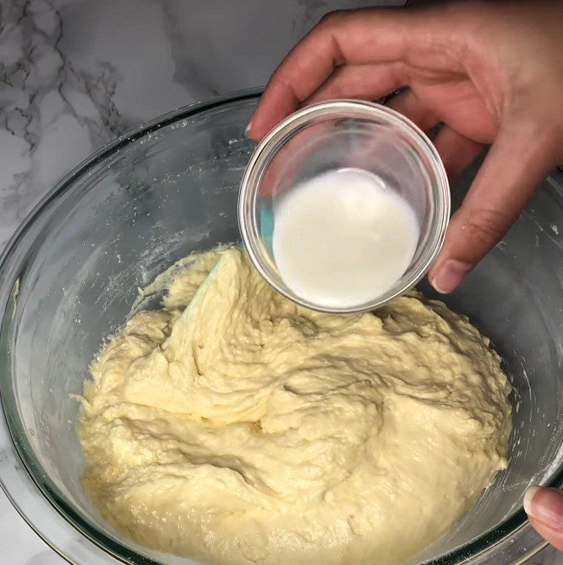 Step 2 Mix the red cake batter Heart-shaped sponge cake