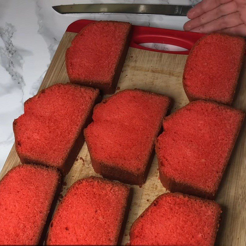 Step 5 Shape the heart cake Heart-shaped sponge cake