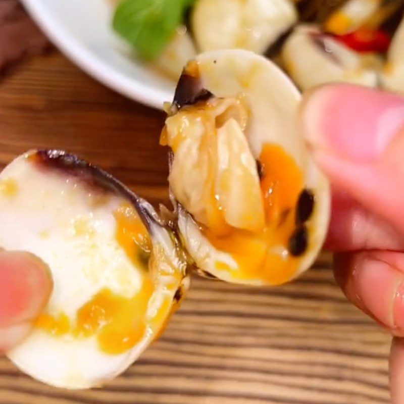 Step 4 Final product Stir-fried clams with passion fruit sauce