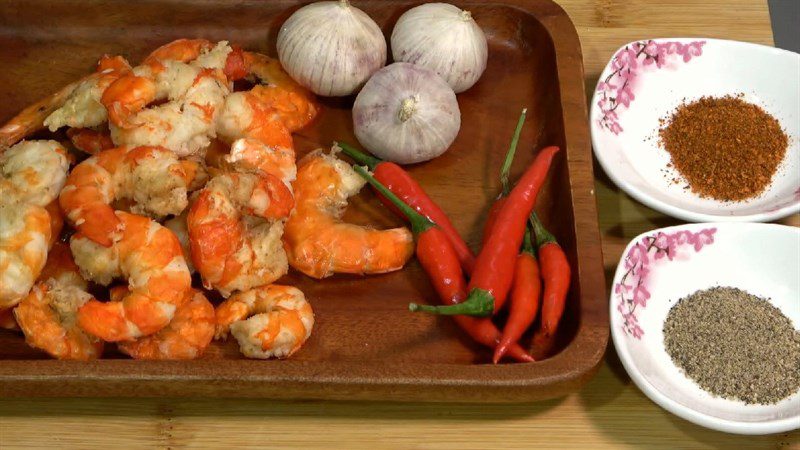 Ingredients for the dish dried shrimp stir-fried with fish sauce