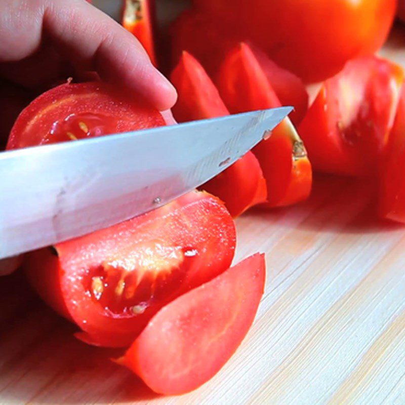 Step 1 Prepare the ingredients for Enoki Mushroom Tomato Soup