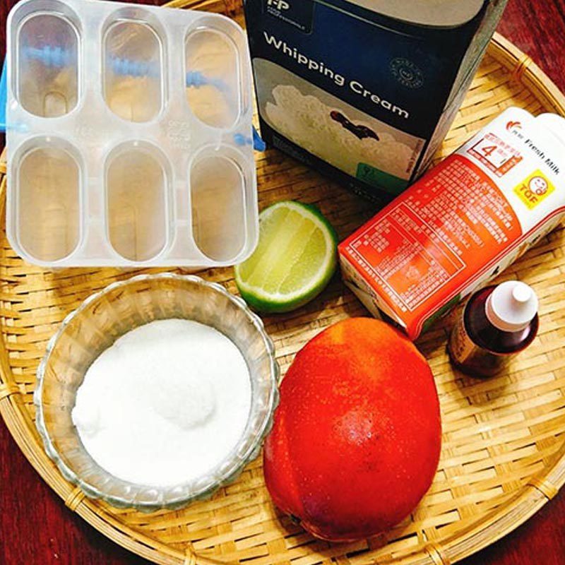 Ingredients for 3-color ice cream using a blender