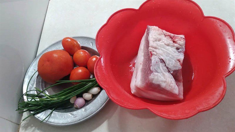 Ingredients for the dish of pork fat with tomato sauce