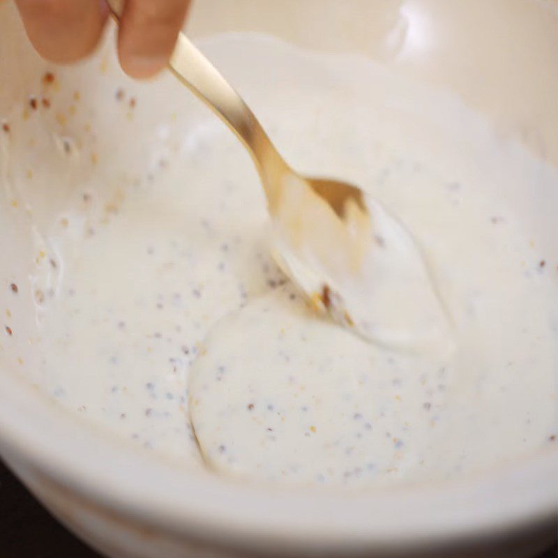 Step 2 Make yogurt sauce for smoked salmon salad with yogurt sauce