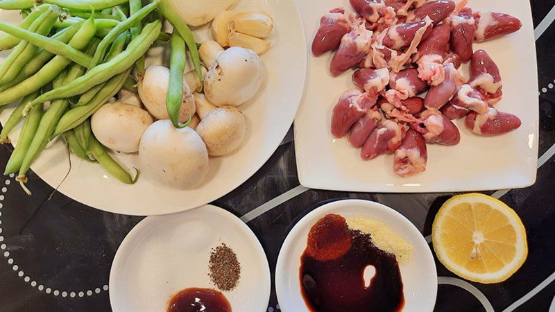 Ingredients for the dish stir-fried chicken hearts with green beans