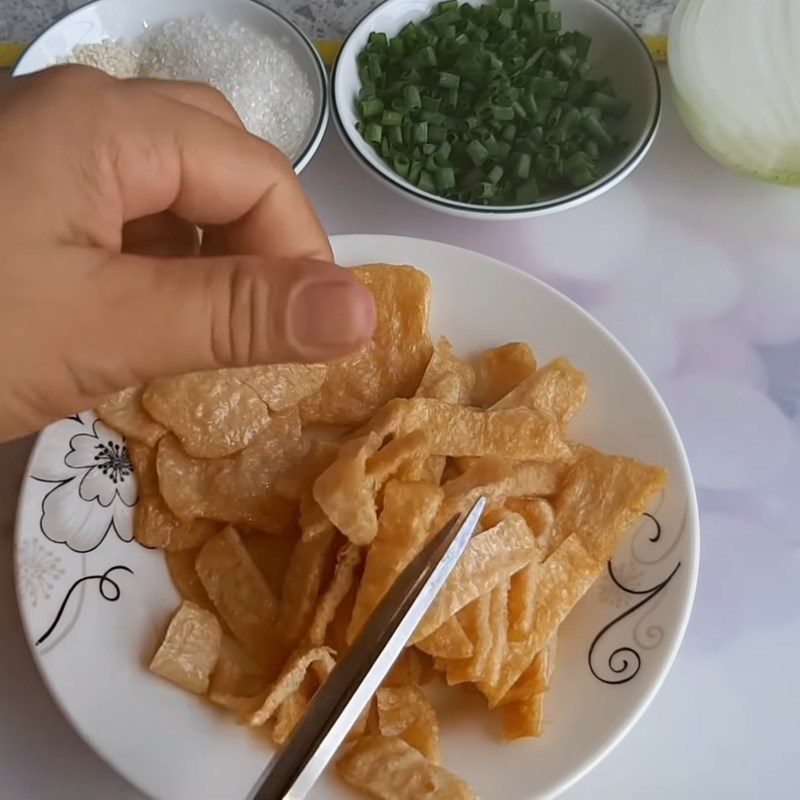 Step 1 Prepare the ingredients for Stir-fried Vermicelli with Vegetarian Pork