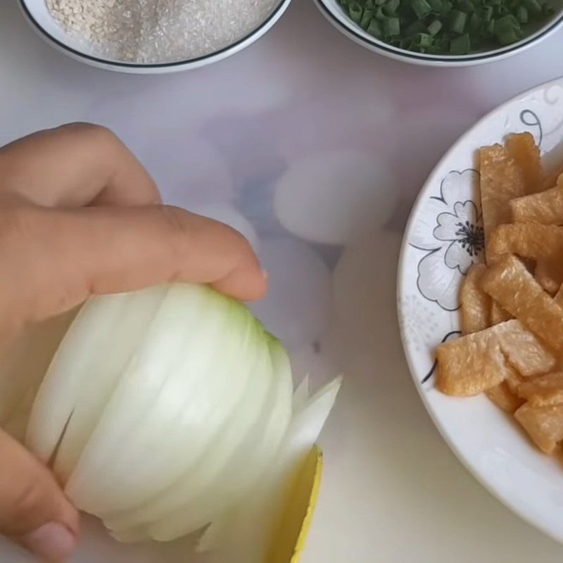 Step 1 Prepare the ingredients for Stir-fried Vermicelli with Vegetarian Pork