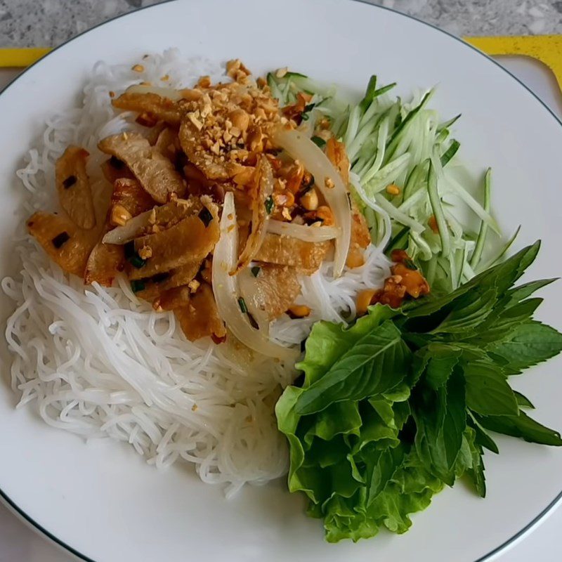 Step 4 Final product Stir-fried noodle with vegetarian pork