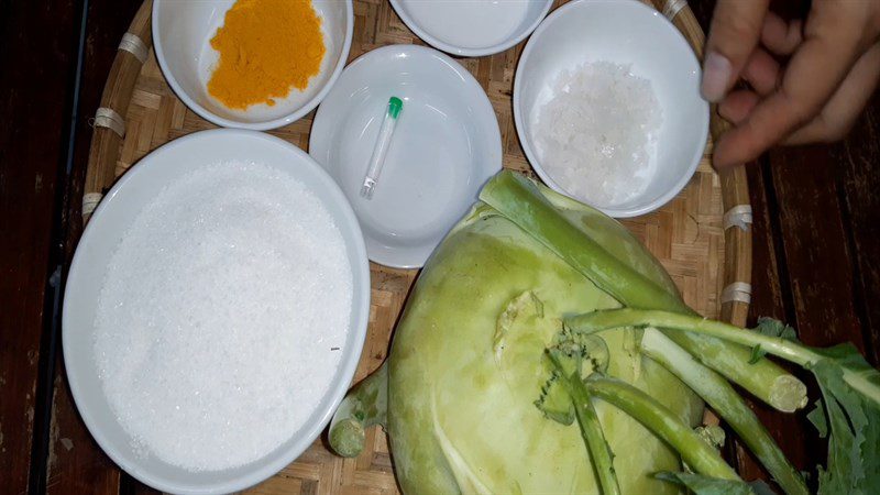 Ingredients for radish jam dish