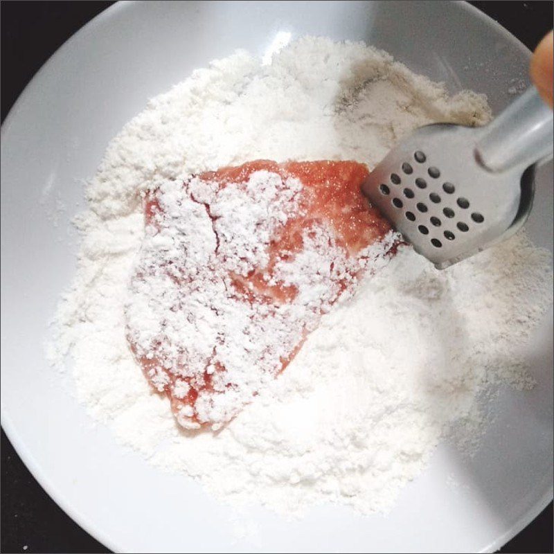 Step 2 Coat the meat with batter Fried pork with an air fryer