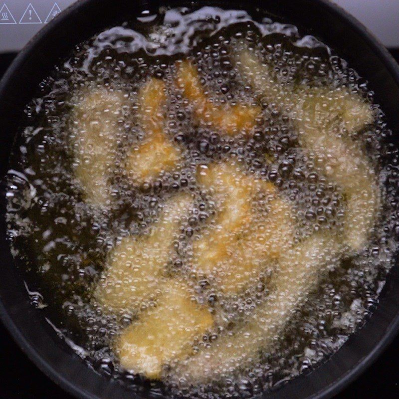 Step 3 Breading and frying chicken Crispy chicken with fresh lemon sauce