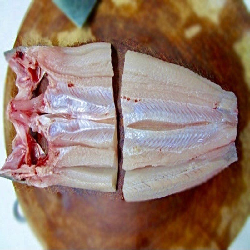 Step 3 Pan-frying the fish Steamed snakehead fish with soy sauce