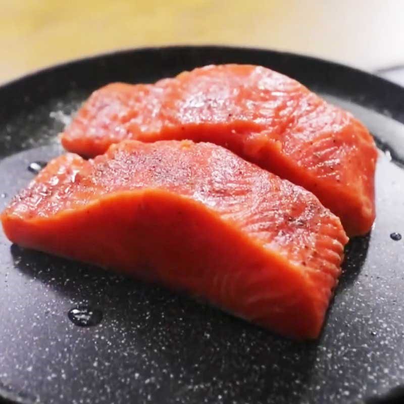 Step 4 Searing salmon Salmon seared with tamarind sauce