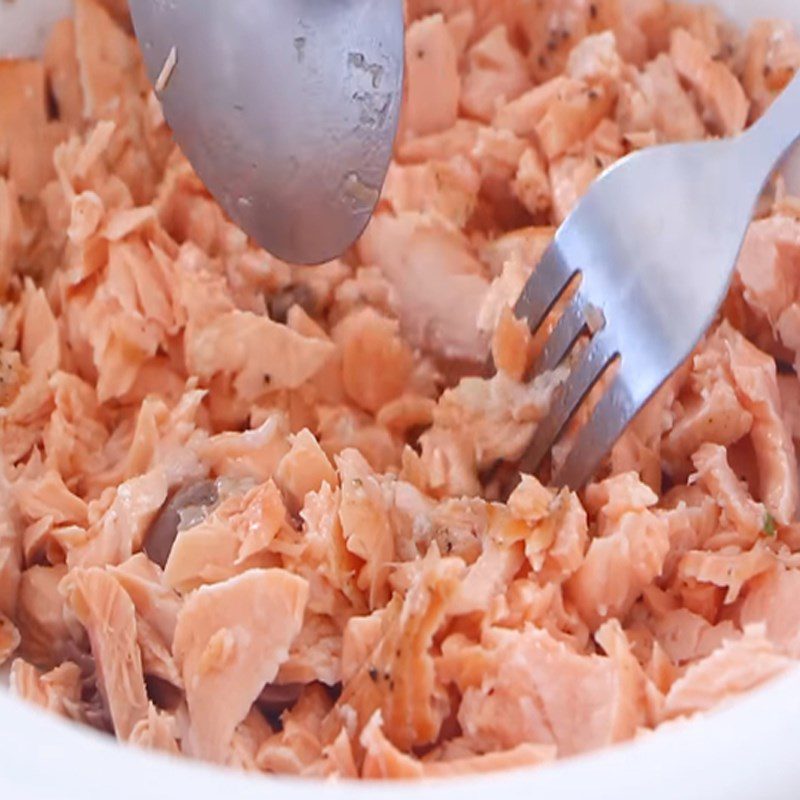 Step 2 Pan-fried salmon Salmon porridge with taro