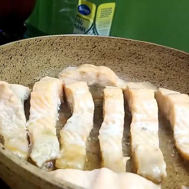 Step 4 Grill salmon, salmon sauce Grilled salmon with roasted sesame sauce