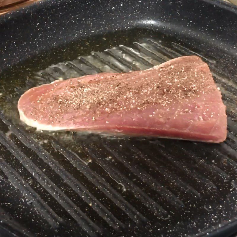 Step 3 Sear the tuna Tuna steak with passion fruit sauce