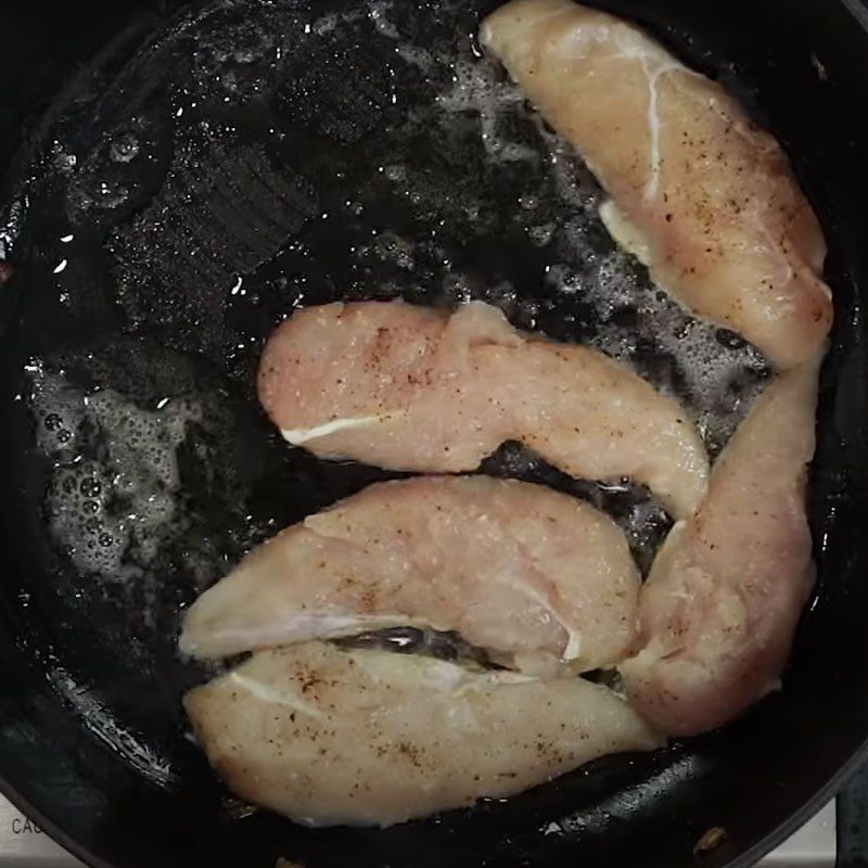 Step 4 Pan-fried chicken Creamy mushroom chicken