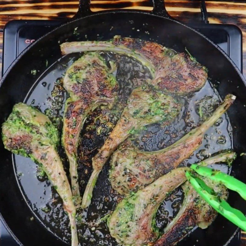 Step 3 Sear the lamb chops for French-style grilled lamb chops