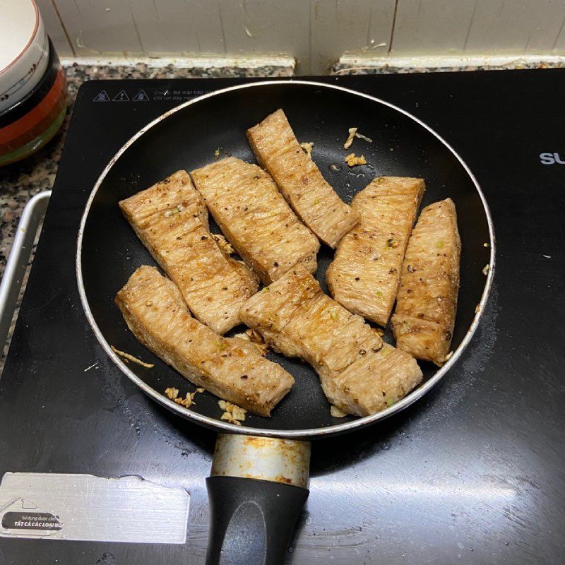 Step 3 Pan-fry the vegetarian ribs