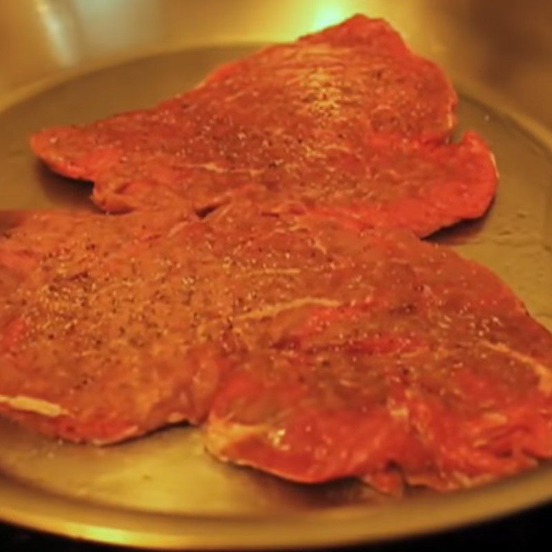 Step 2 Pan-seared beef BBQ steak sauce