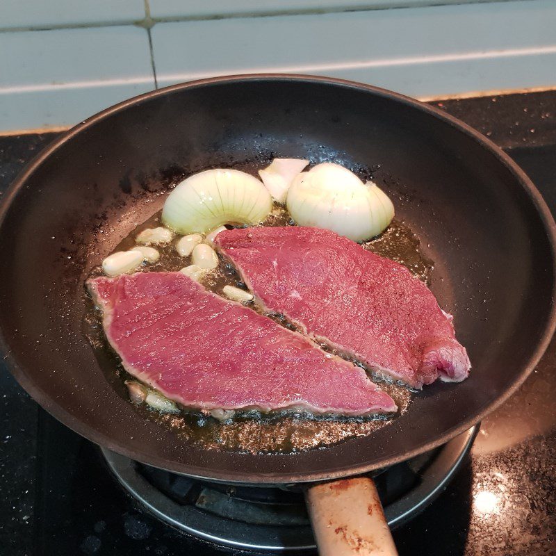 Step 5 Pan-seared beef Beef steak with cheese sauce and mushrooms