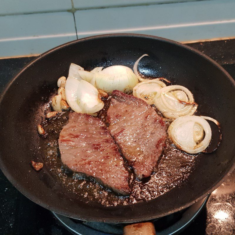 Step 5 Pan-seared beef Beef steak with cheese sauce and mushrooms