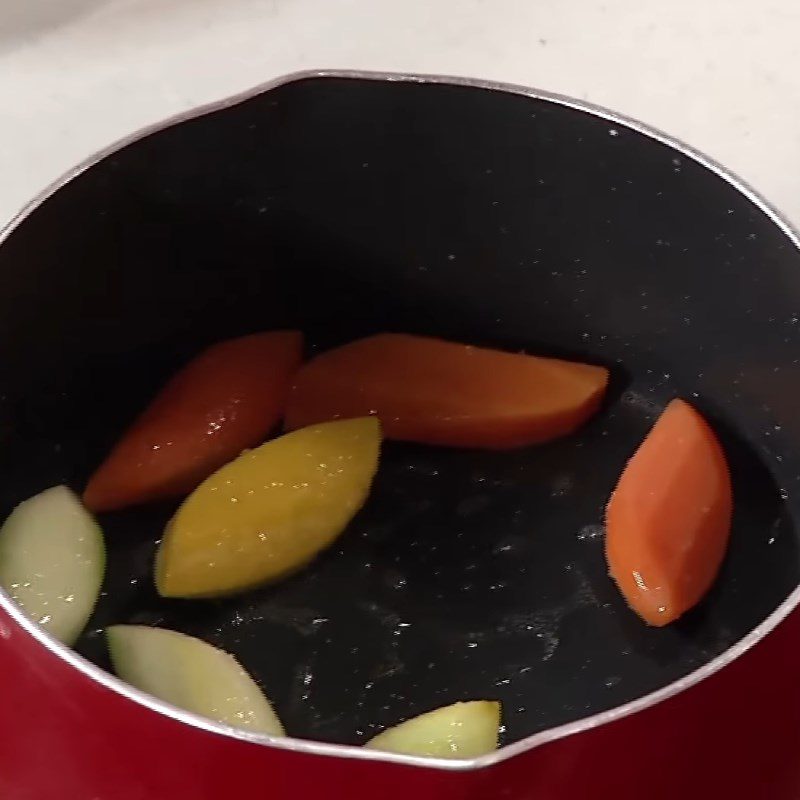 Step 6 Sear the beef and stir-fry the vegetables Beef with passion fruit sauce