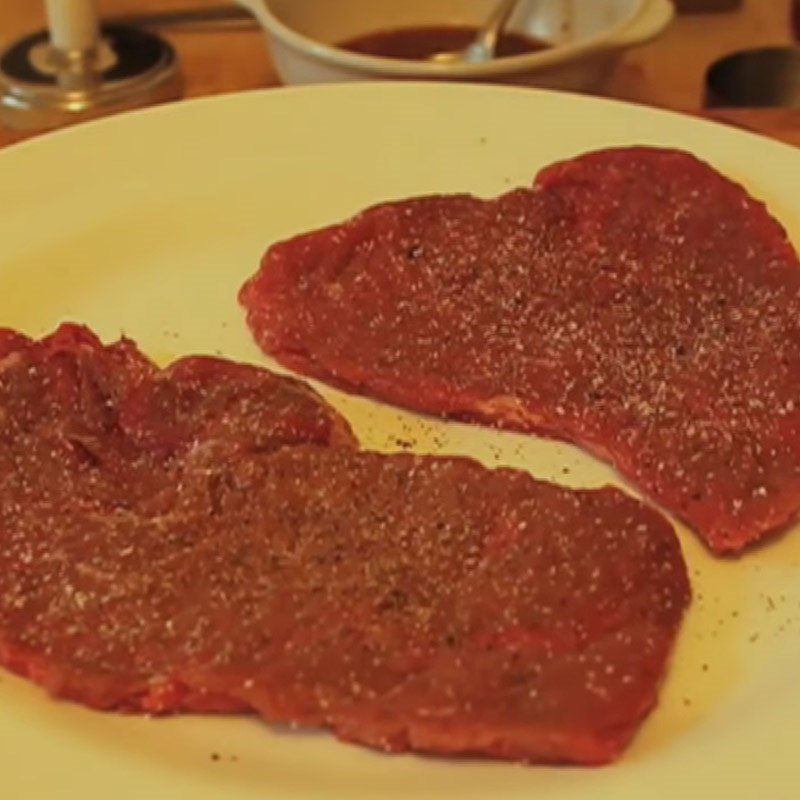 Step 2 Pan-seared beef BBQ steak sauce