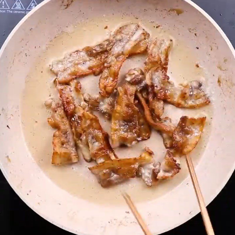 Step 3 Pan-fry the meat Pan-fried pork with ginger and onion sauce