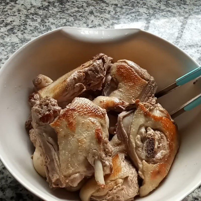 Step 2 Searing duck Duck braised with five spices