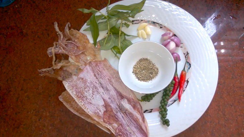 Ingredients for fried squid with pepper dish