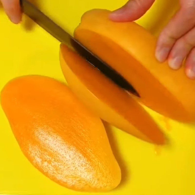 Step 1 Prepare grapefruit and mango for Hong Kong Mango Sago