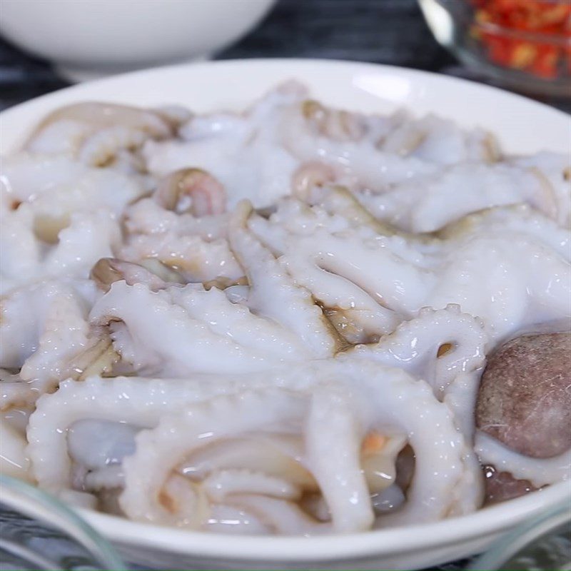 Step 1 Prepare the octopus Fried octopus with tamarind sauce