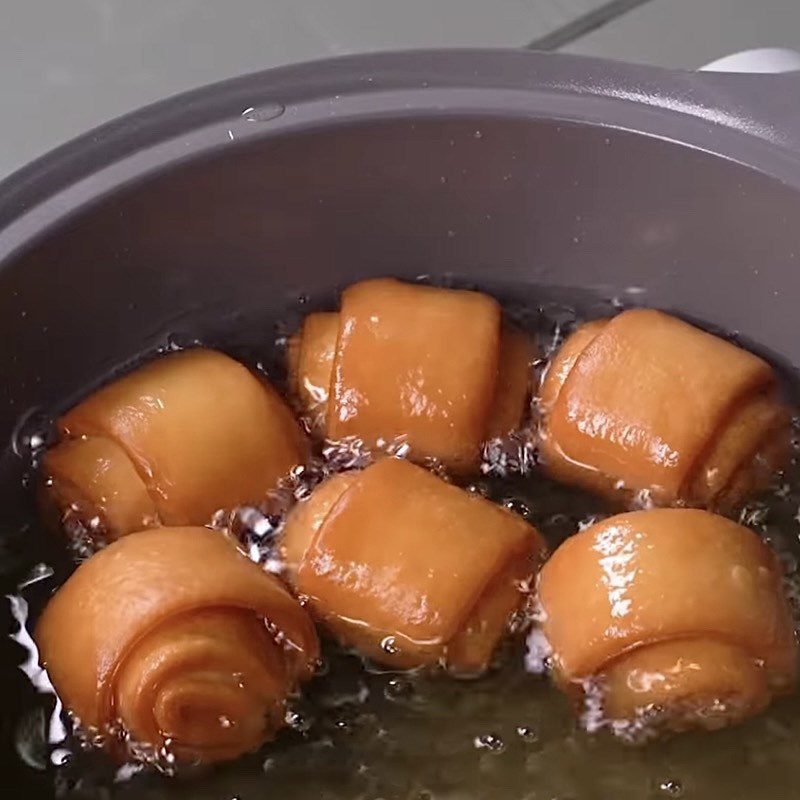 Step 3 Frying the Fried Milk Buns