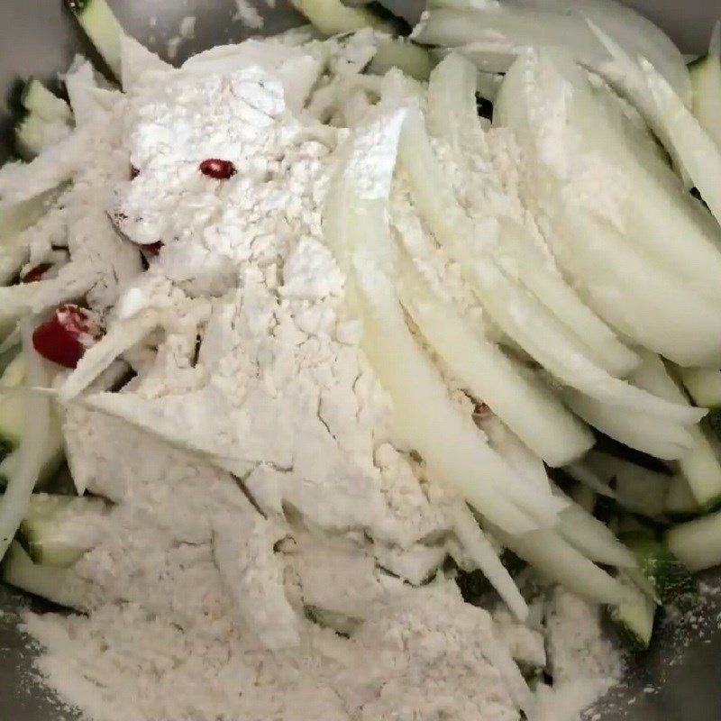 Step 2 Mix the ingredients with the batter for Korean zucchini pancakes