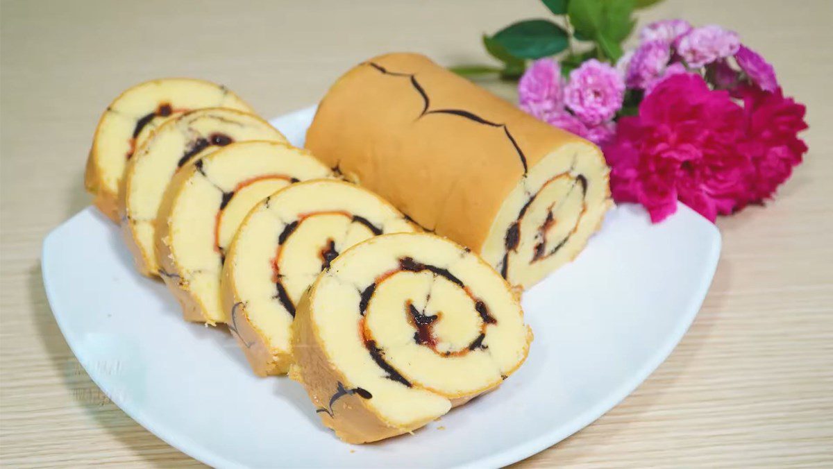 Sponge cake roll with raisin strawberry jam