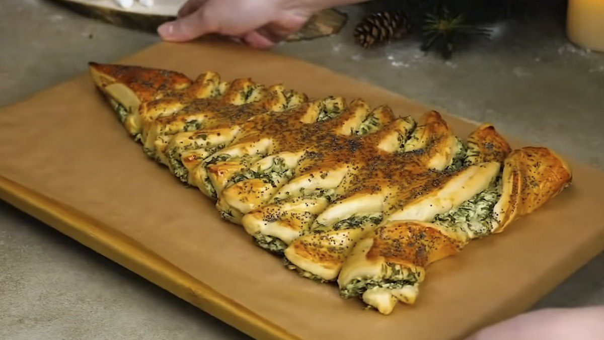 Spinach-filled Pine Tree Cake