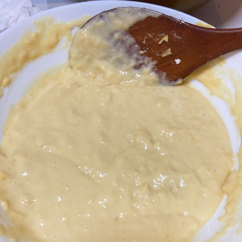 Step 1 Whisk the egg yolk Cacao cupcake