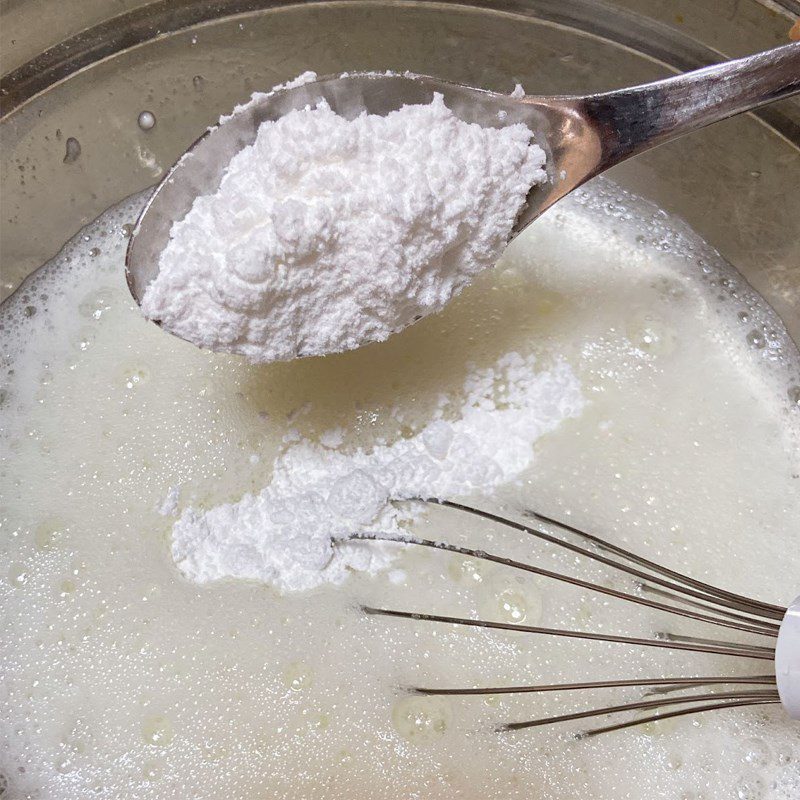 Step 2 Whisk the egg whites Cacao cupcake