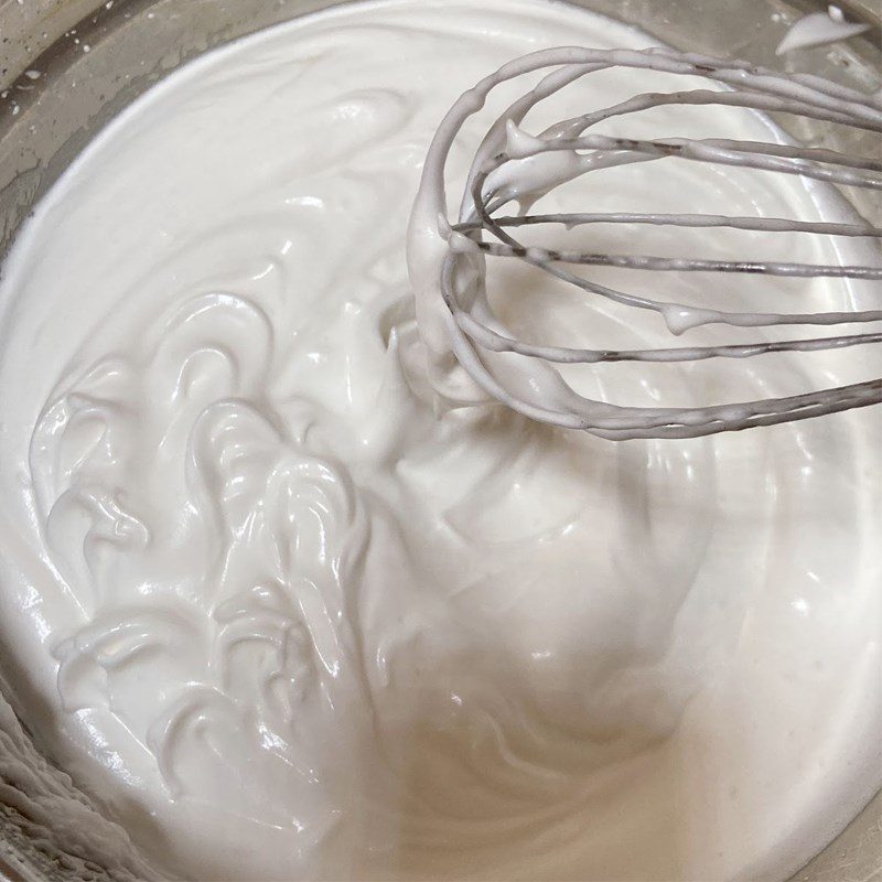 Step 2 Whisk the egg whites Cacao cupcake