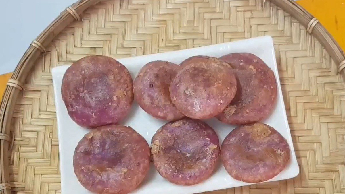 Crispy Purple Yam Cakes with Cheese