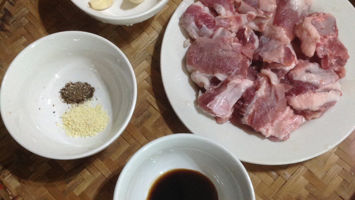 Ingredients for honey grilled ribs using an oven