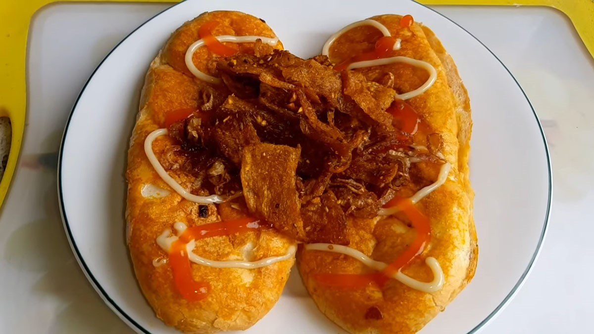 Satay toasted bread with vegetarian beef jerky