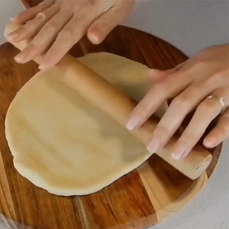 Step 4 Shape and bake the pizza using a microwave