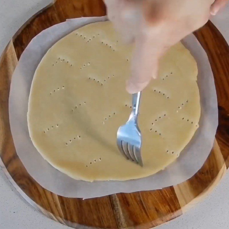 Step 4 Shape and bake the pizza using a microwave