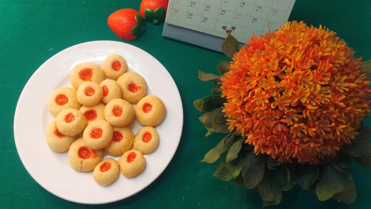 Strawberry jam cookies using an air fryer