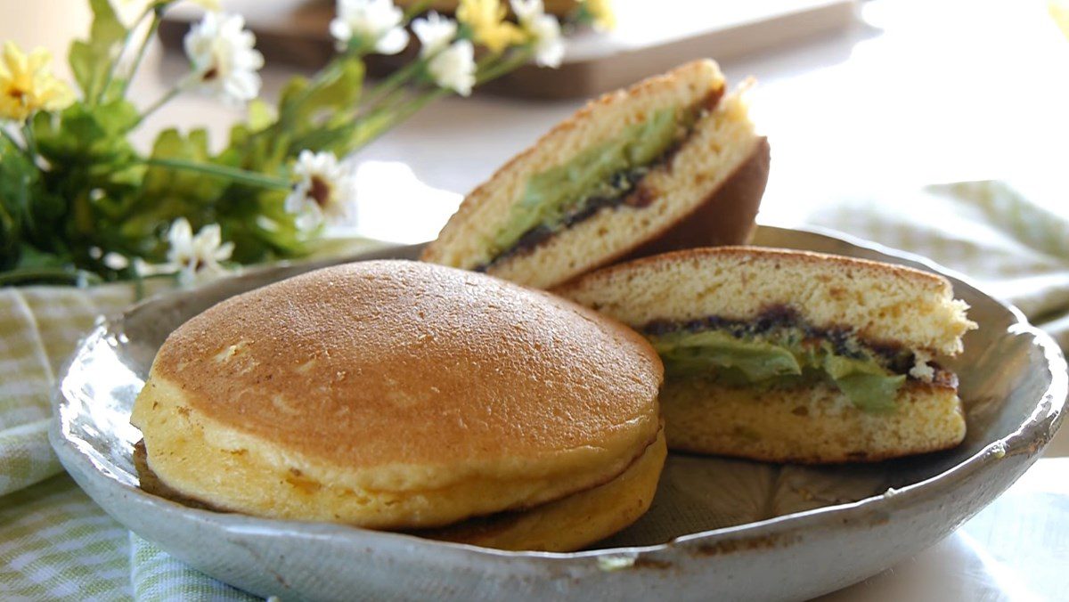 Doremon cake stuffed with green tea and red bean